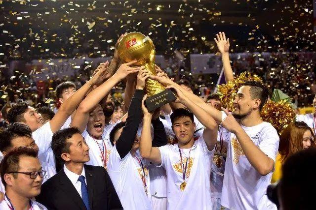 标晚：吉马良斯加盟阿森纳接近完成，转会费7500万-8000万镑